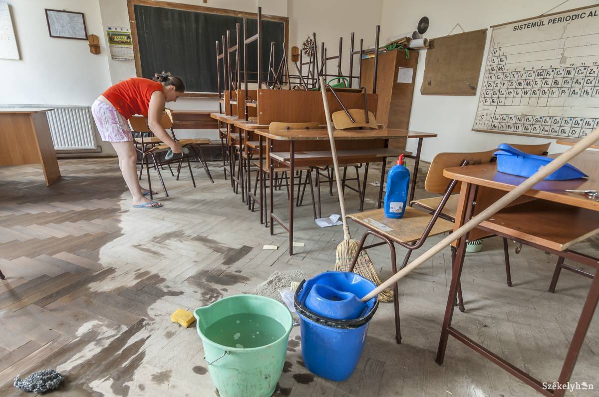 Sokkal több takarítóra lenne szükség a székelyföldi iskolákban, a járványügyi előírások csak fokozzák a hiányt