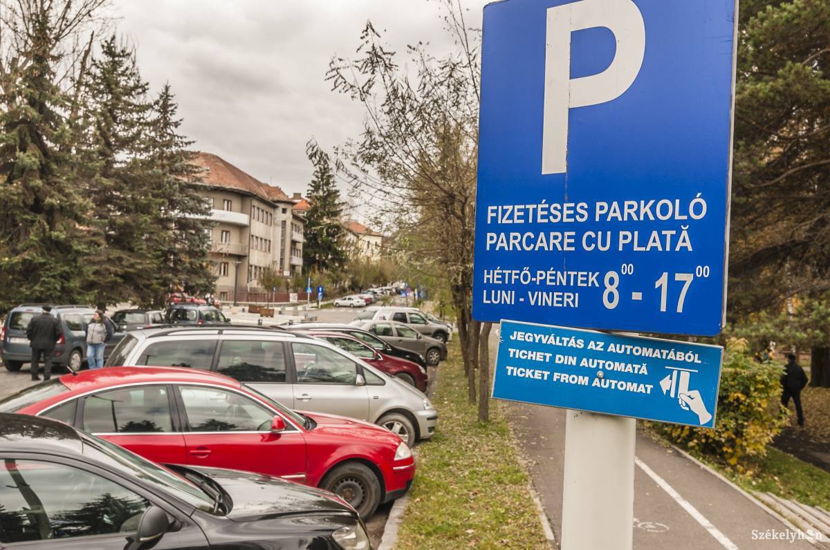 Késik a csíkszeredai fizetéses parkolási rendszer módosítása