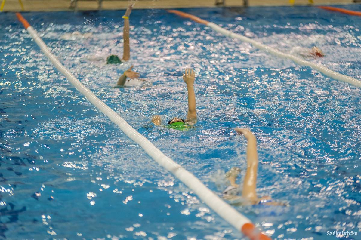 Úszni szeretne hétköznap délután a Csíki Csobbanóban? – csak ha van szabad úszósáv