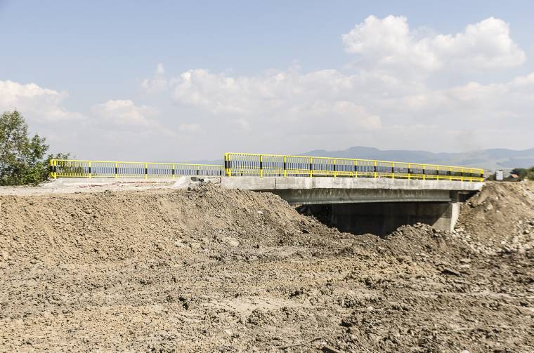 Csicsói Olt-híd: kevés munka maradt, de nem egyszerű a befejezés