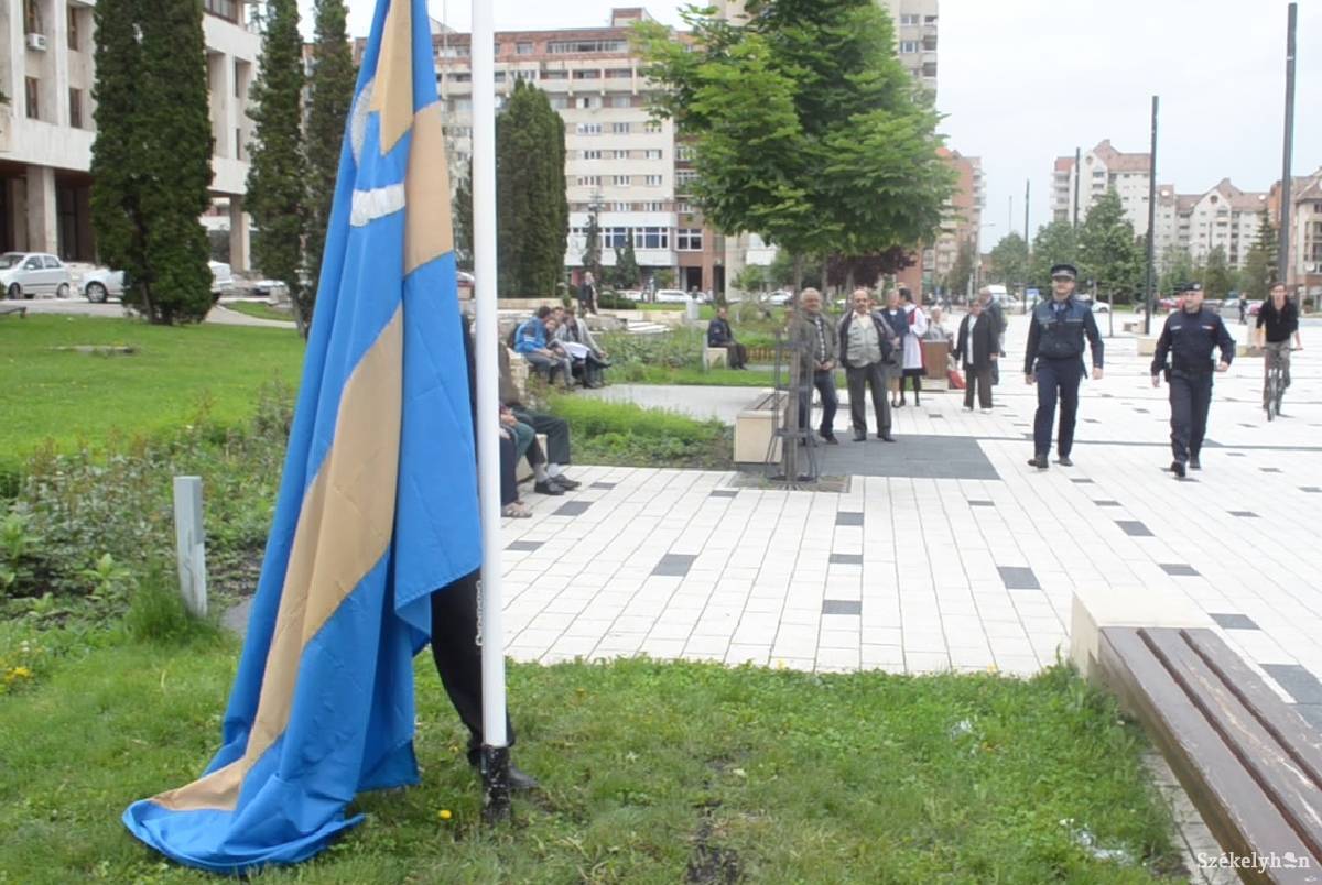A zászlófelvonás miatt megbírságolt Tőke Ervin pert nyert a román hatóságok ellen