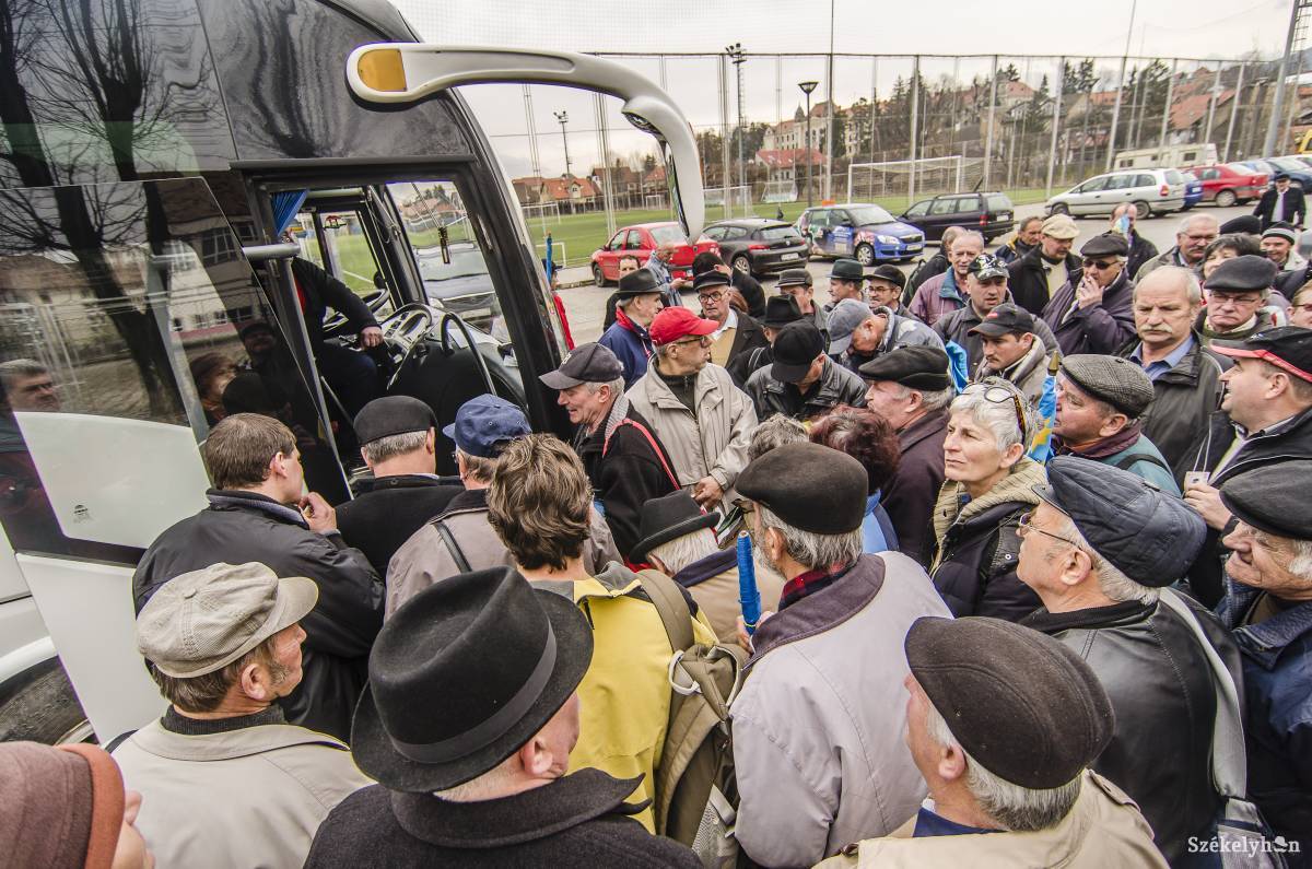 Székely szabadság napja: úton Marosvásárhelyre a csíki autóbuszok
