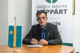 Elvesztette a pert a felvont székely zászló ügyében, 10 ezer lejes bírságot kell kifizetnie Tőke Ervinnek
