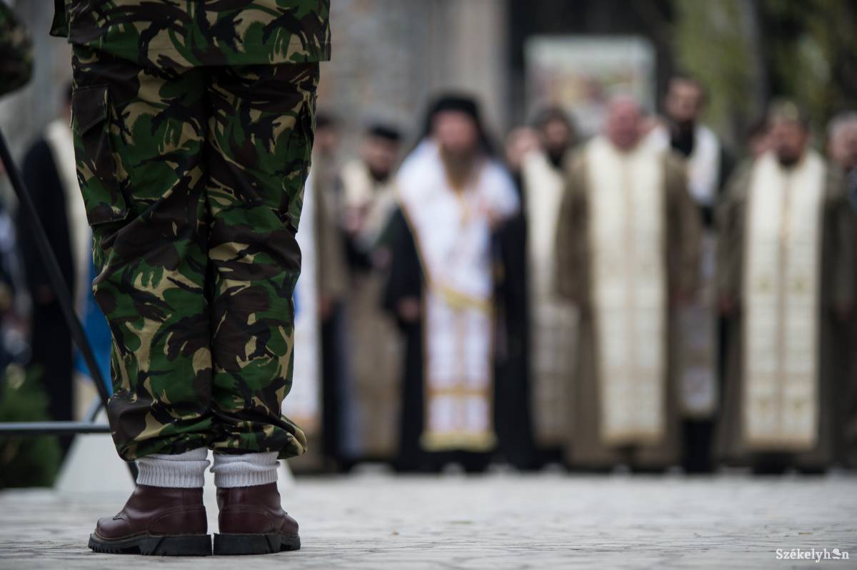 A hadseregben és az ortodox egyházban bíznak