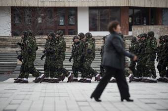 „Fizetésnap” a román hadseregnél: közölték, mennyit keresnek a katonák és a minisztériumban foglalkoztatott civilek