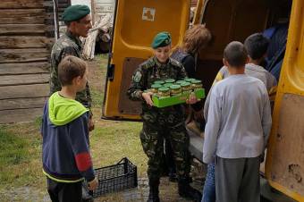 Eljutottak a katonák adományai az elhelyező központokba