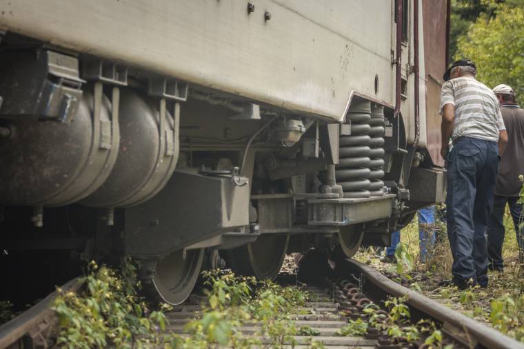 Kisiklott Nagyszeben közelében a Budapestre tartó Fogaras nemzetközi gyorsvonat mozdonya