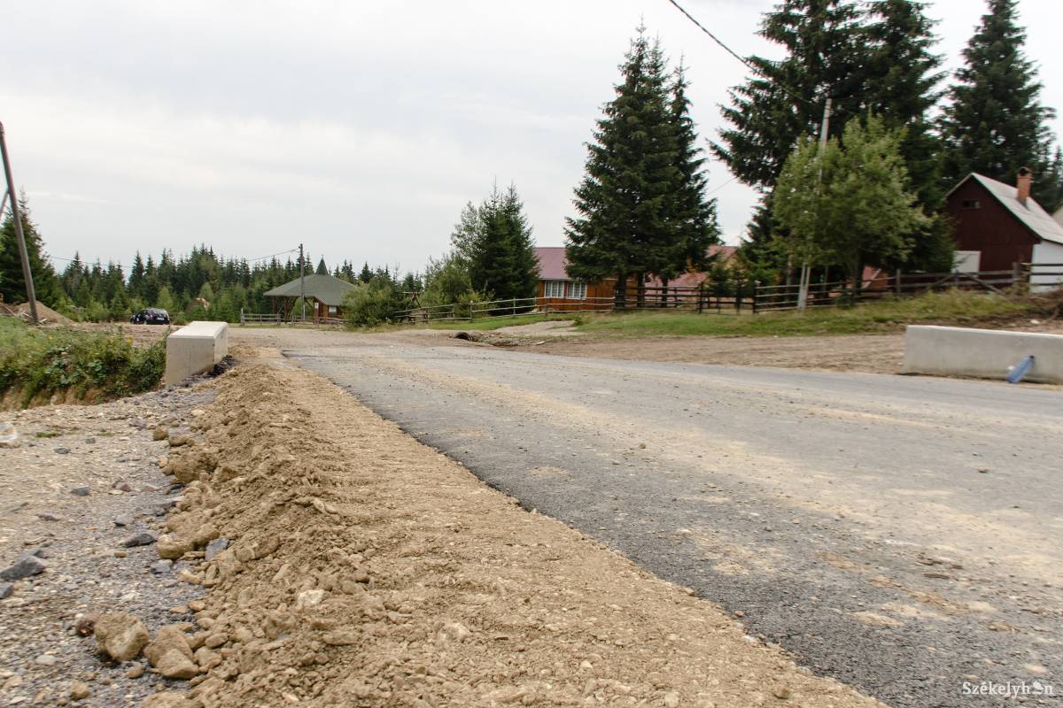 Befejezték a Büdösfürdőre vezető megyei út felújítását