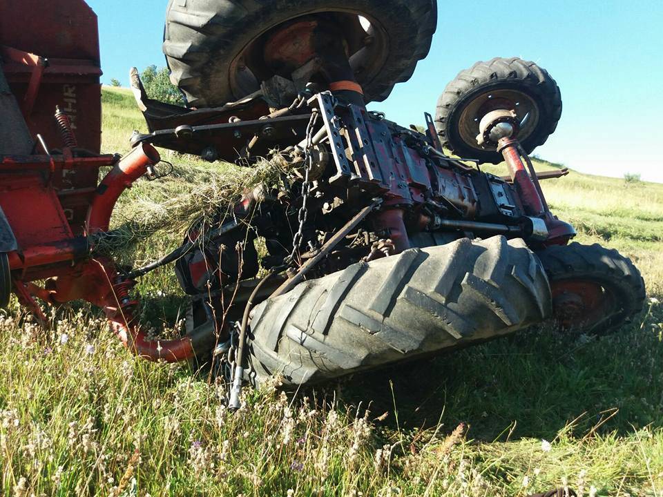 Felborult a traktorral, életét vesztette egy csíkszeredai férfi Székelyszentkirályon