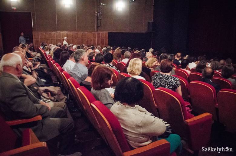 Újra teljes kapacitással fogadják a nézőket az erdélyi színházak