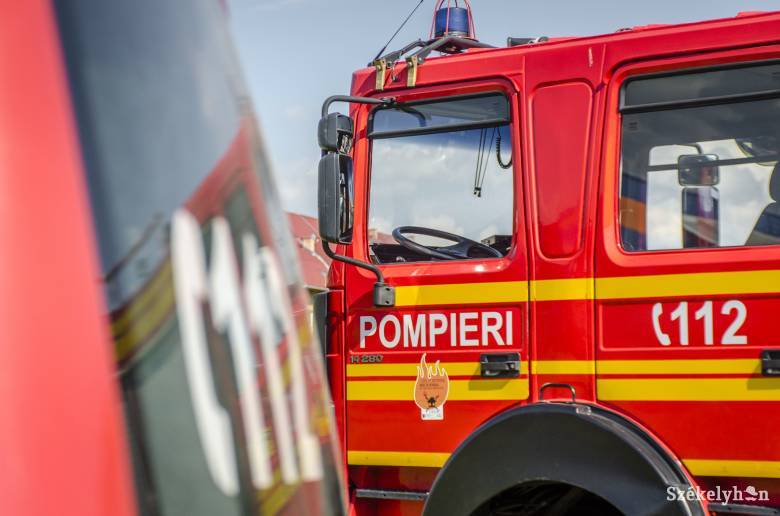 Tűz ütött ki egy autó motorterében Balavásáron