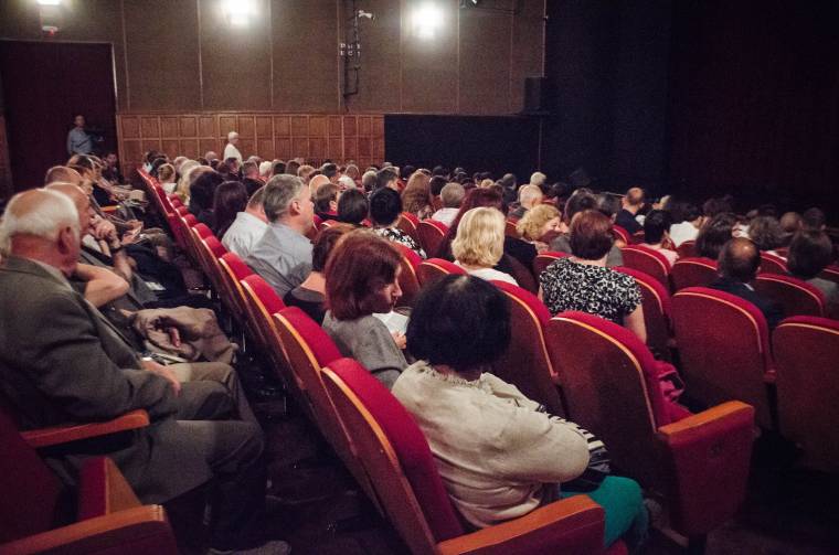 Újra teljes kapacitással fogadják a nézőket az erdélyi színházak