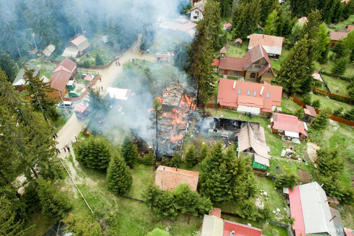 Hétvégi házakat emésztett fel a büdösfürdői tűz