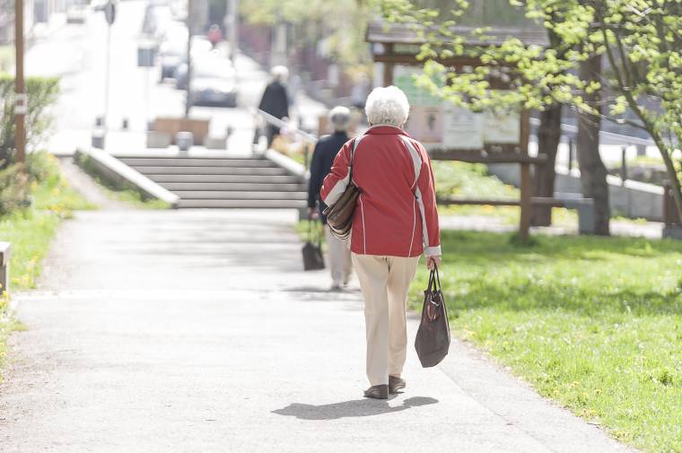 Fenntarthatatlan a nyugdíjrendszer, veszélyben a „dekrétumgyerekek” nemzedékének öregségi illetménye