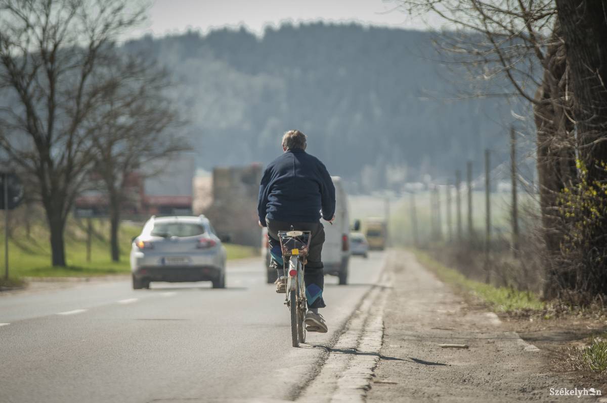 Sem az úttesten, sem mellette nem biztonságos a biciklizés