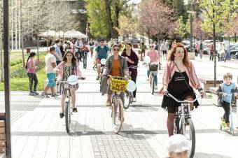 Szoknyás kerékpározók veszik birtokba a várost
