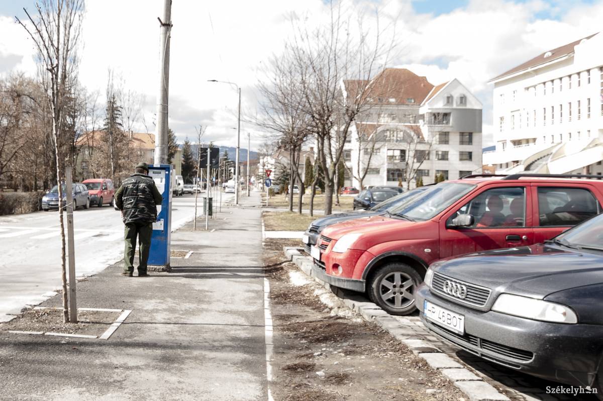 Felfüggesztették a parkolási szabályzót Csíkszeredában