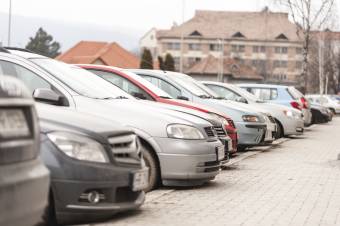 Március közepéig még nem bírságolnak a csíkszeredai fizetéses parkolókban