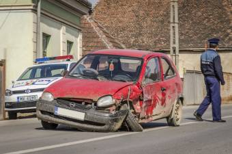 Ukrán kamionsofőr ütközött a szentmártoni kisautónak
