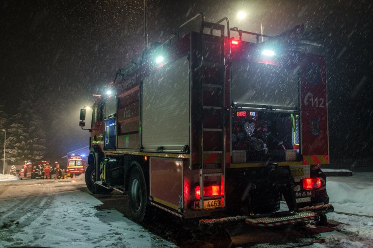 Lakástűzhöz riasztották a tűzoltókat, égési sérüléseket szenvedett egy kiskorú