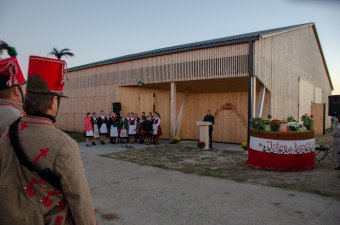 Megvalósult az elképzelés: fedett lovardát hoztak létre Csíkszentsimonban