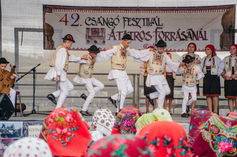 Elődeiktől tanult táncokat mutattak be a hagyományőrző csoportok a csángó fesztiválon
