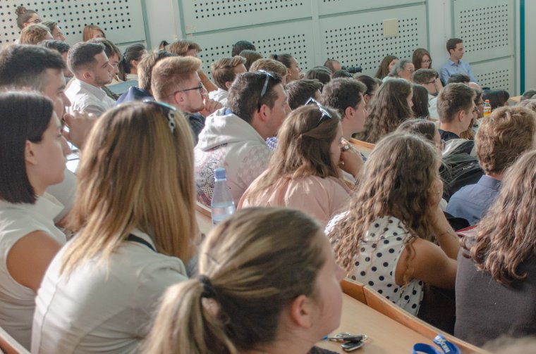A könnyebben teljesíthető feltételek és a kisebb tandíj miatt választják az anyaországi diákok az erdélyi egyetemeket