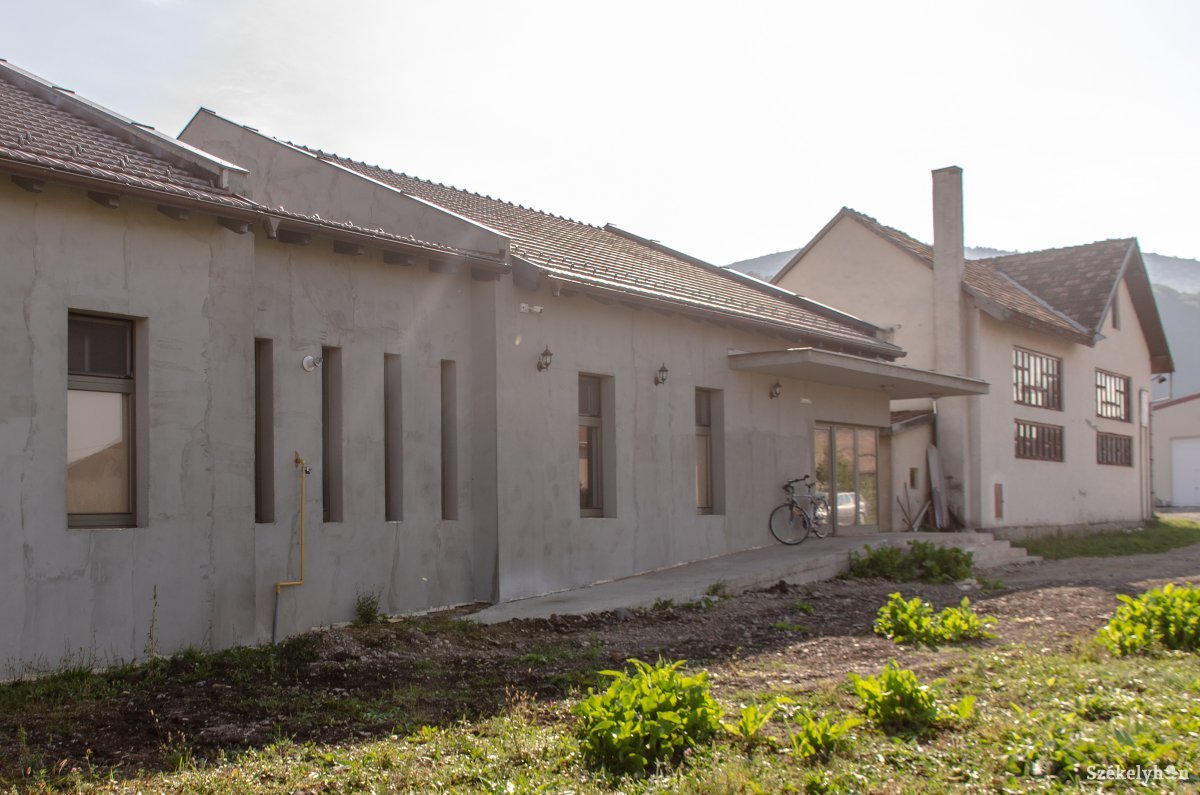 Egyedülálló védett otthont építtetett időseknek a Caritas Csíksomlyón