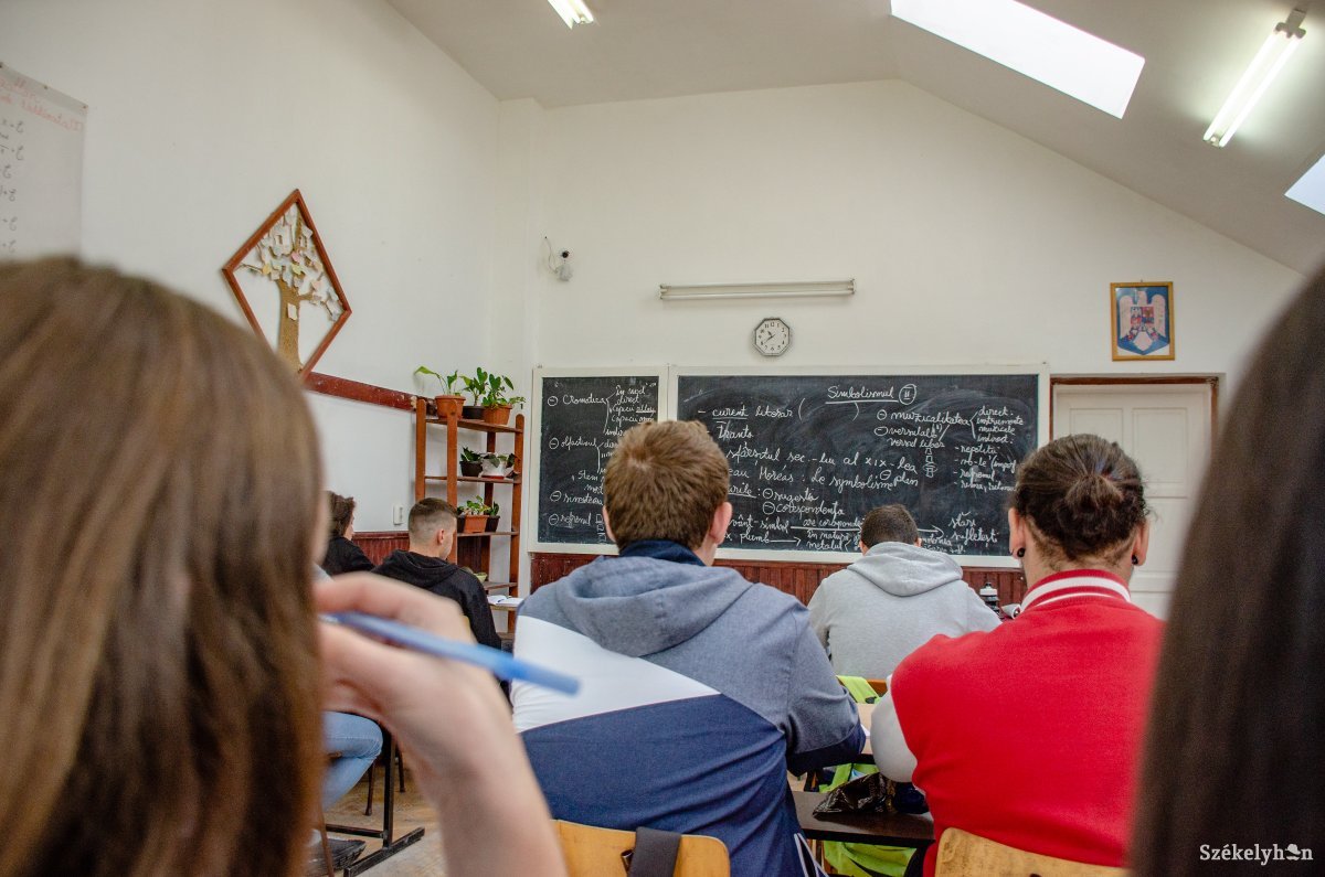 Új tanterv szerint tanulják a román nyelvet kilencedik osztályban is a magyar diákok