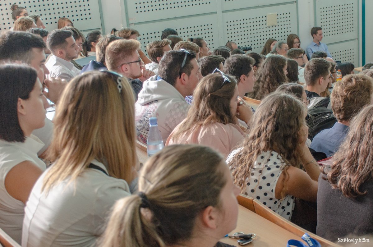 A könnyebben teljesíthető feltételek és a kisebb tandíj miatt választják az anyaországi diákok az erdélyi egyetemeket