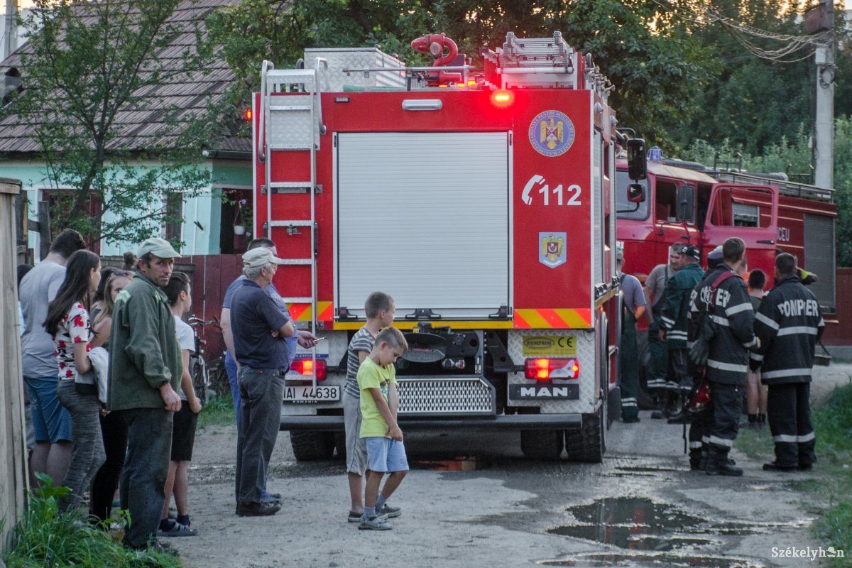 Egy háztulajdonos felgyújtotta saját lakását Csicsóban, műhely kapott lángra Csíkkarcfalván