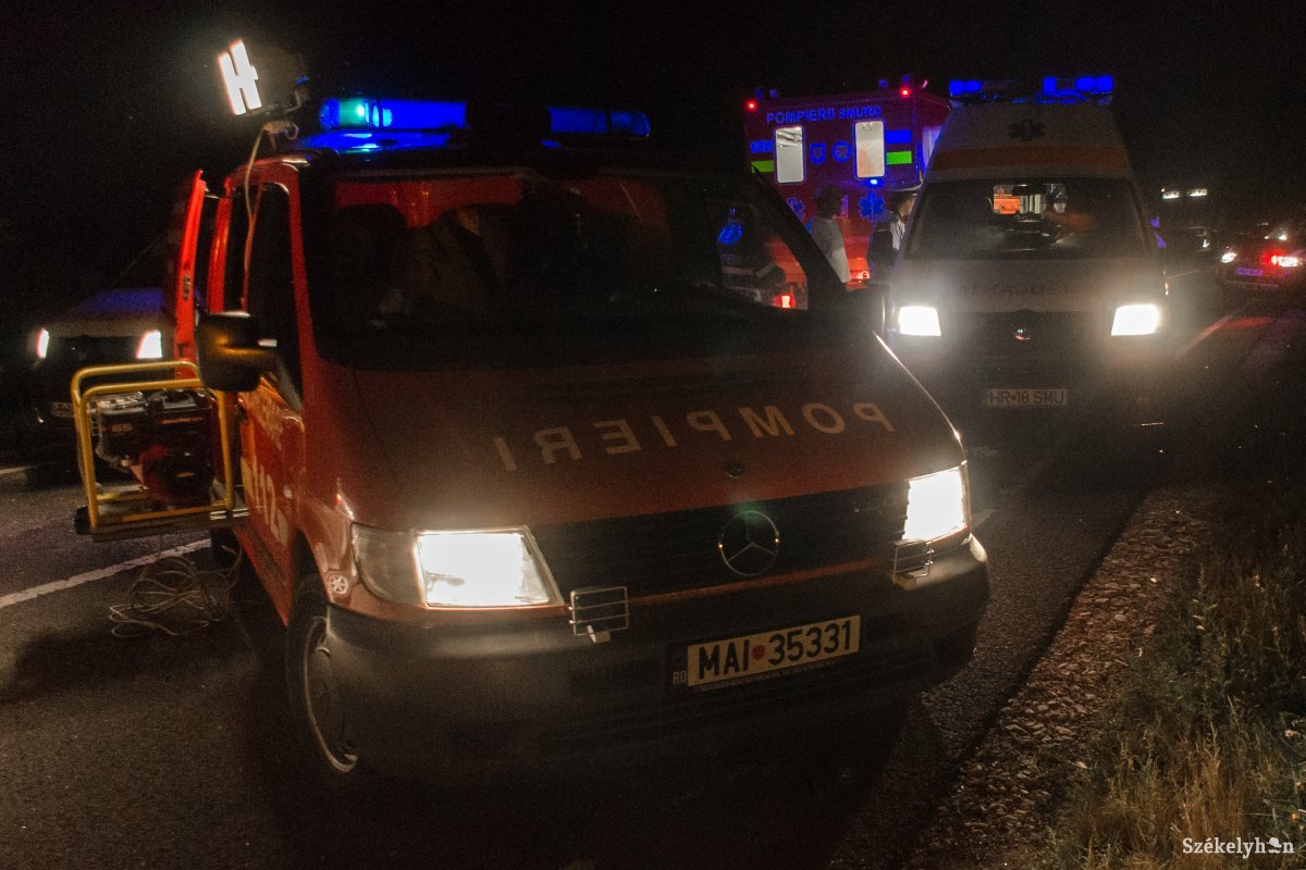 Autóbusz borult fel Hunyad megyében, egy nő életét vesztette