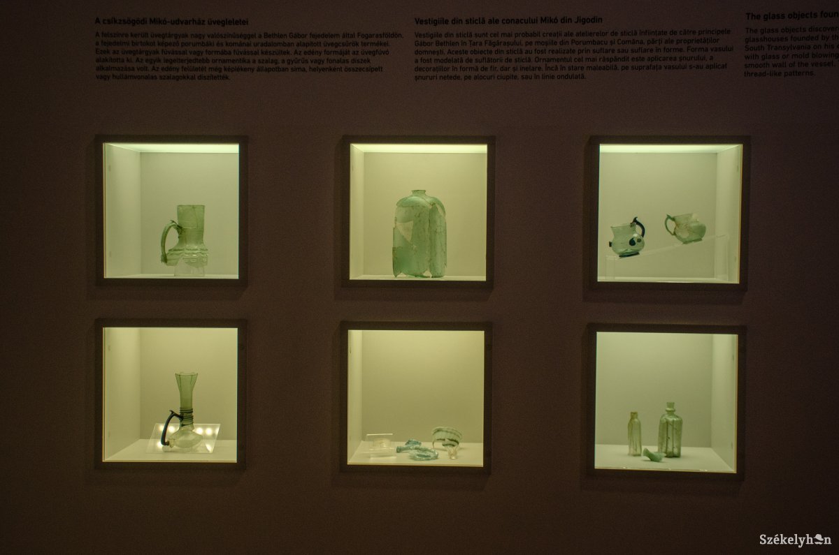 Porumbáki és kománfalvi üvegcsűrök termékei •  Fotó: Gecse Noémi