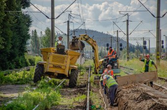 Zakatol a munka: idén a vasút „lehagyhatja” az autópályát az átadott új szakaszok versenyében