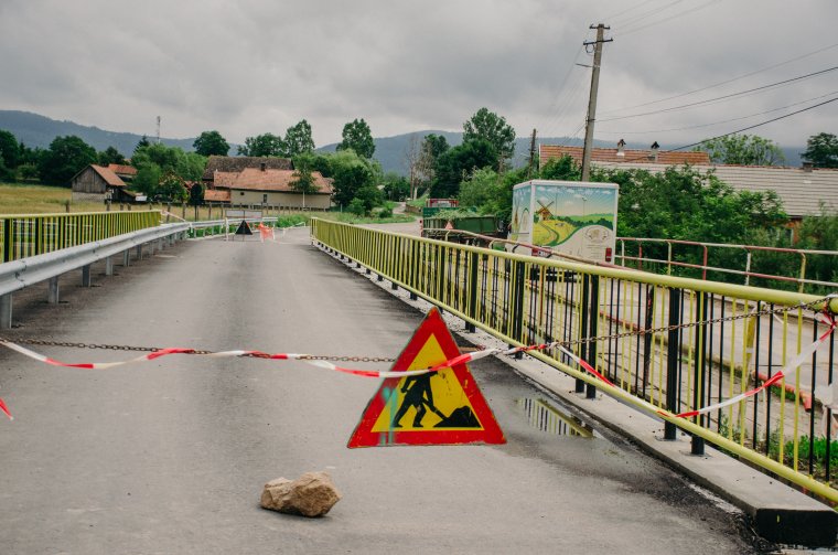 Tervezési hiányosság miatt késik az újtusnádi Olt-híd megépítése