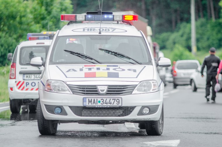 Szakadékba zuhant egy francia turistákat szállító autóbusszal ütköző jármű
