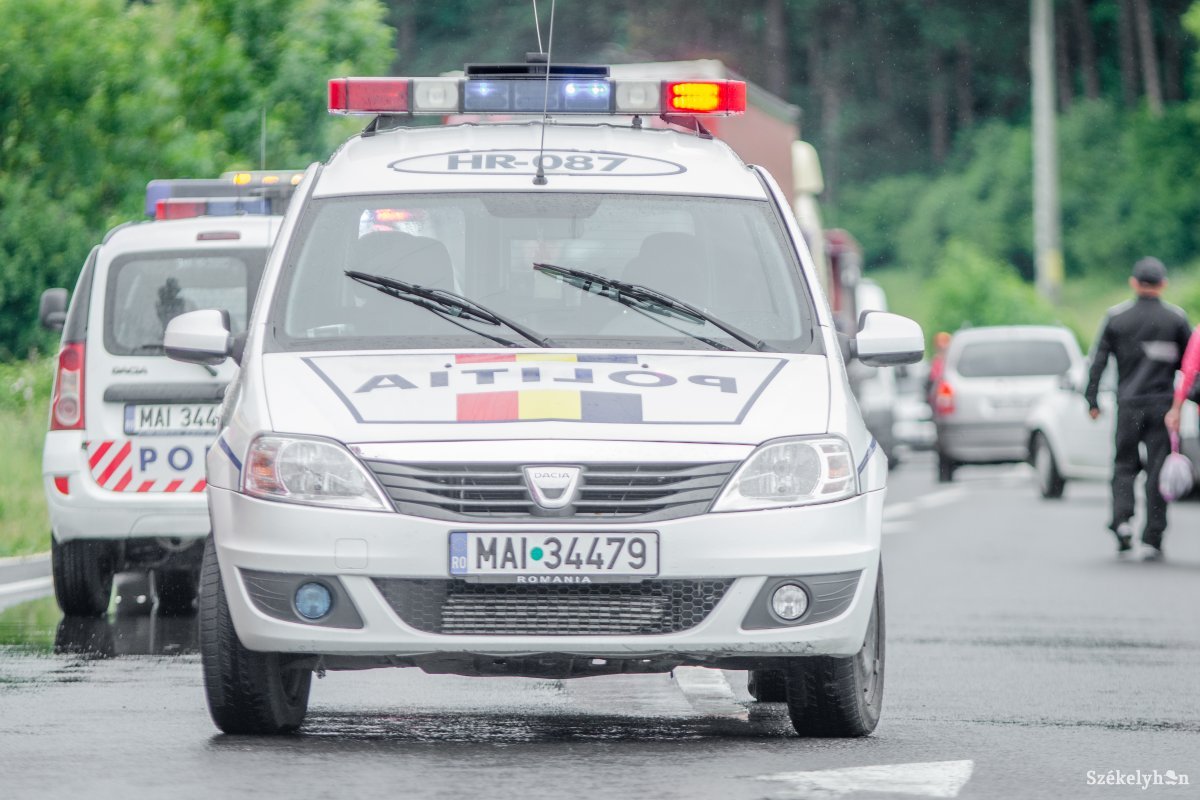 Szakadékba zuhant egy francia turistákat szállító autóbusszal ütköző jármű