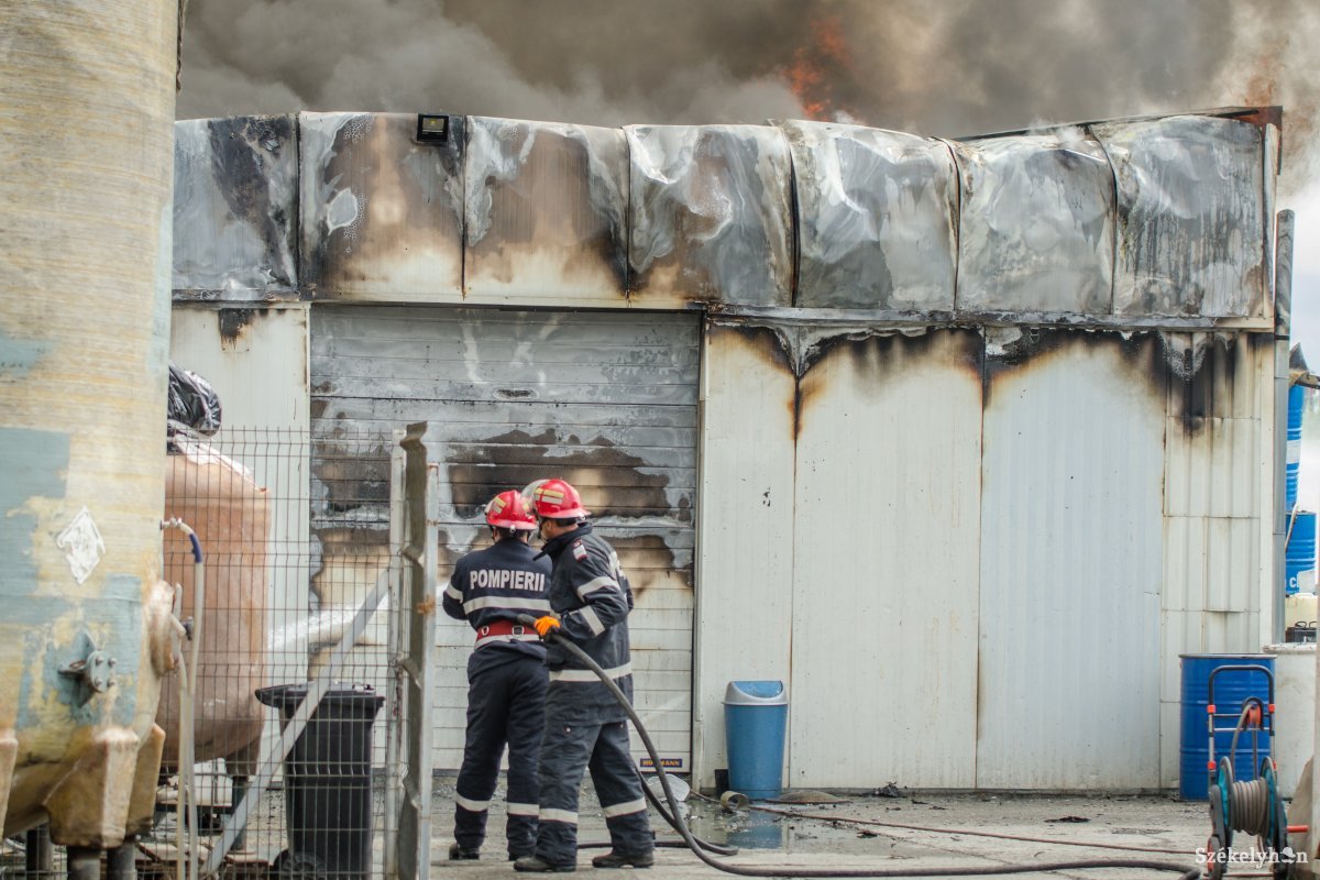 Leégett egy gépkocsiszerelő-műhely Mikóújfaluban