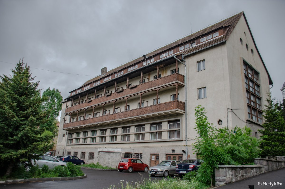 Felújítják az egykori Hargita szálloda és vendéglő épületét, ide költözik a csendőrség