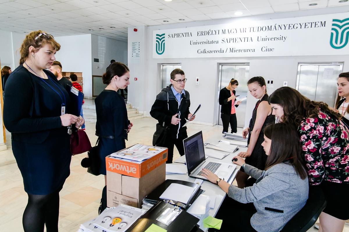 Tudományos Diákköri Konferencia a Sapientián: 77 diák dolgozatát mutatták be