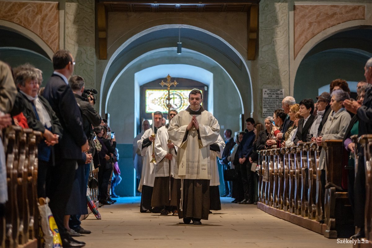 Hívei körében ünnepelte pappá szentelésének 50. évfordulóját Tamás József püspök