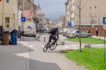 Milyen szabályokat kell betartania egy kerékpárosnak?