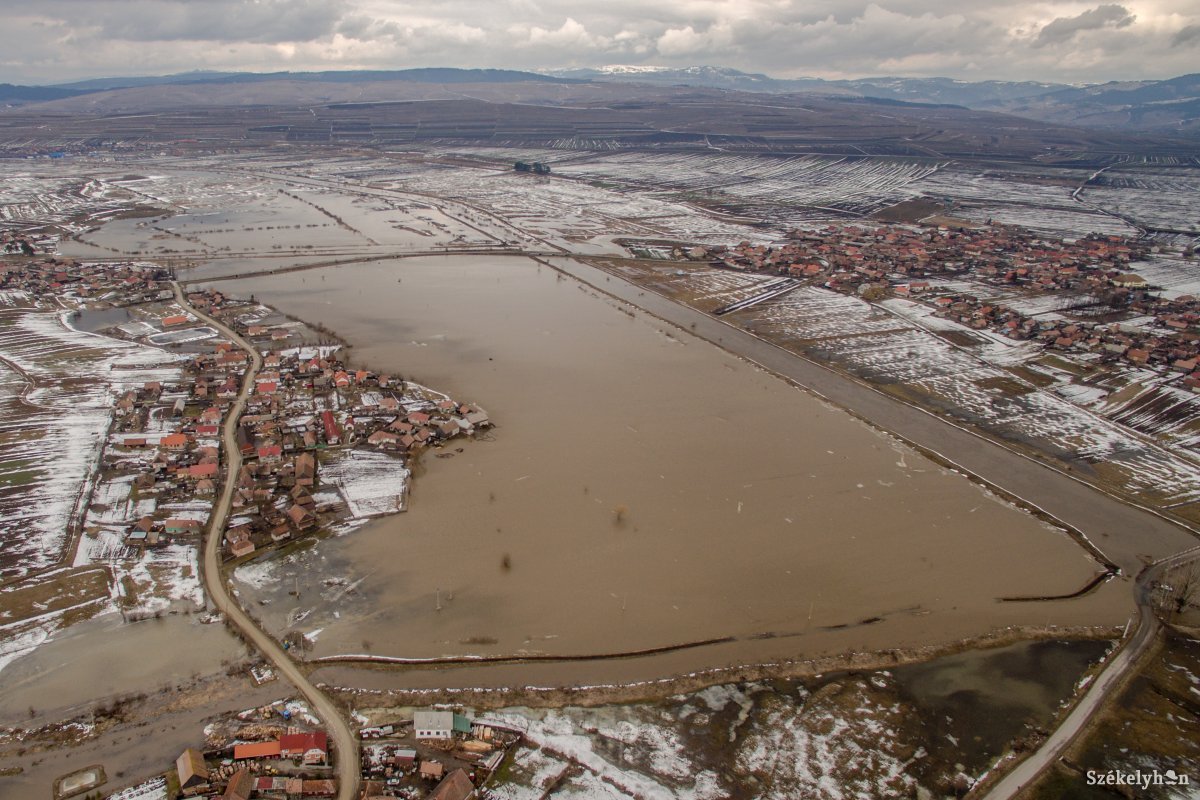 Újabb árvízriasztás a székelyföldi megyékben – veszélybe kerülhetnek az Olt menti alcsíki falvak