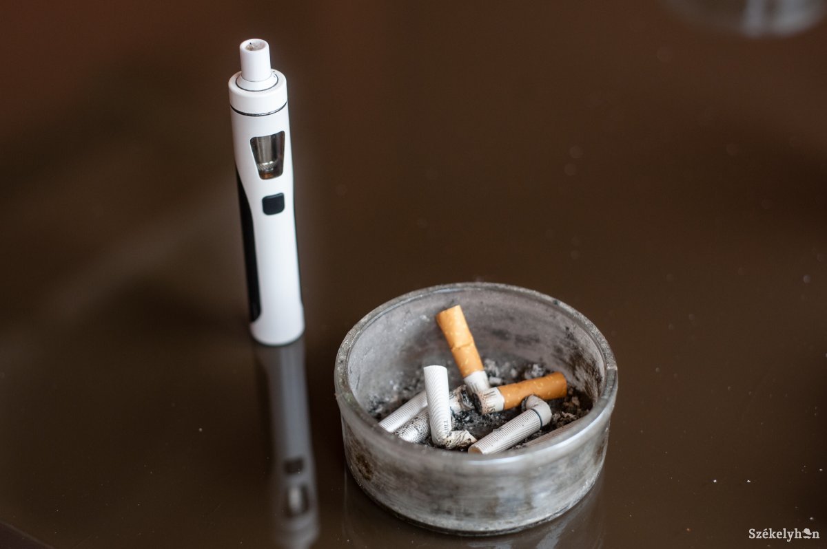 Egyre több kiskorú dohányzik, sokan elektromos cigarettát használnak