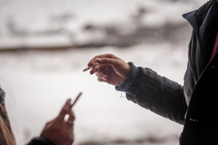 Drágítja a cigarettát az egyik nagy romániai forgalmazó, ragadós lehet a példa