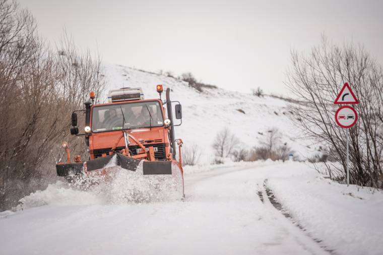 Online követhető, hogy éppen hol járnak a hóeltakarító járművek a Hargita megyei utakon