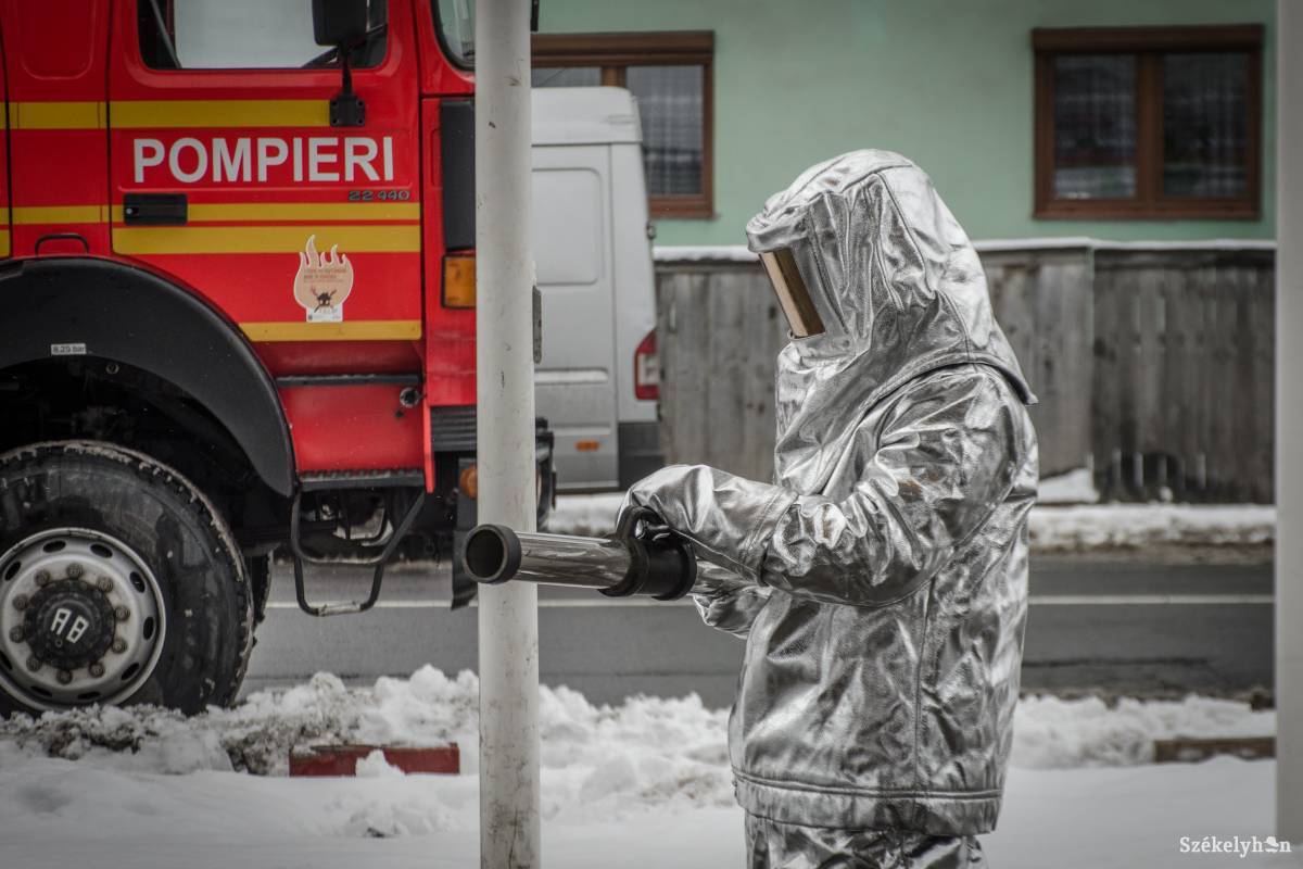 Felgyújtottak egy rendőrőrsöt Vaslui megyében
