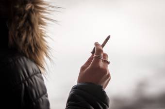 Betiltják a dohányzást Új-Zélandon – A cél az, hogy 2025-re senki se dohányozzon az országban