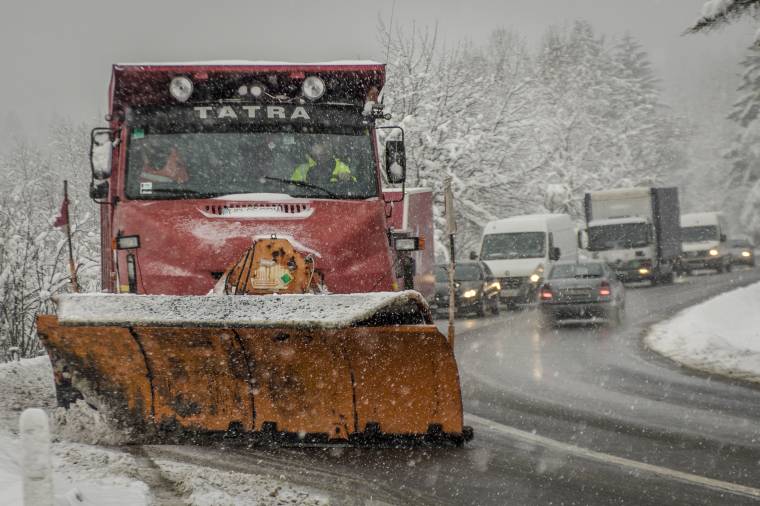 Közel félezer embert mentettek ki a hó fogságából a román belügyi alakulatok