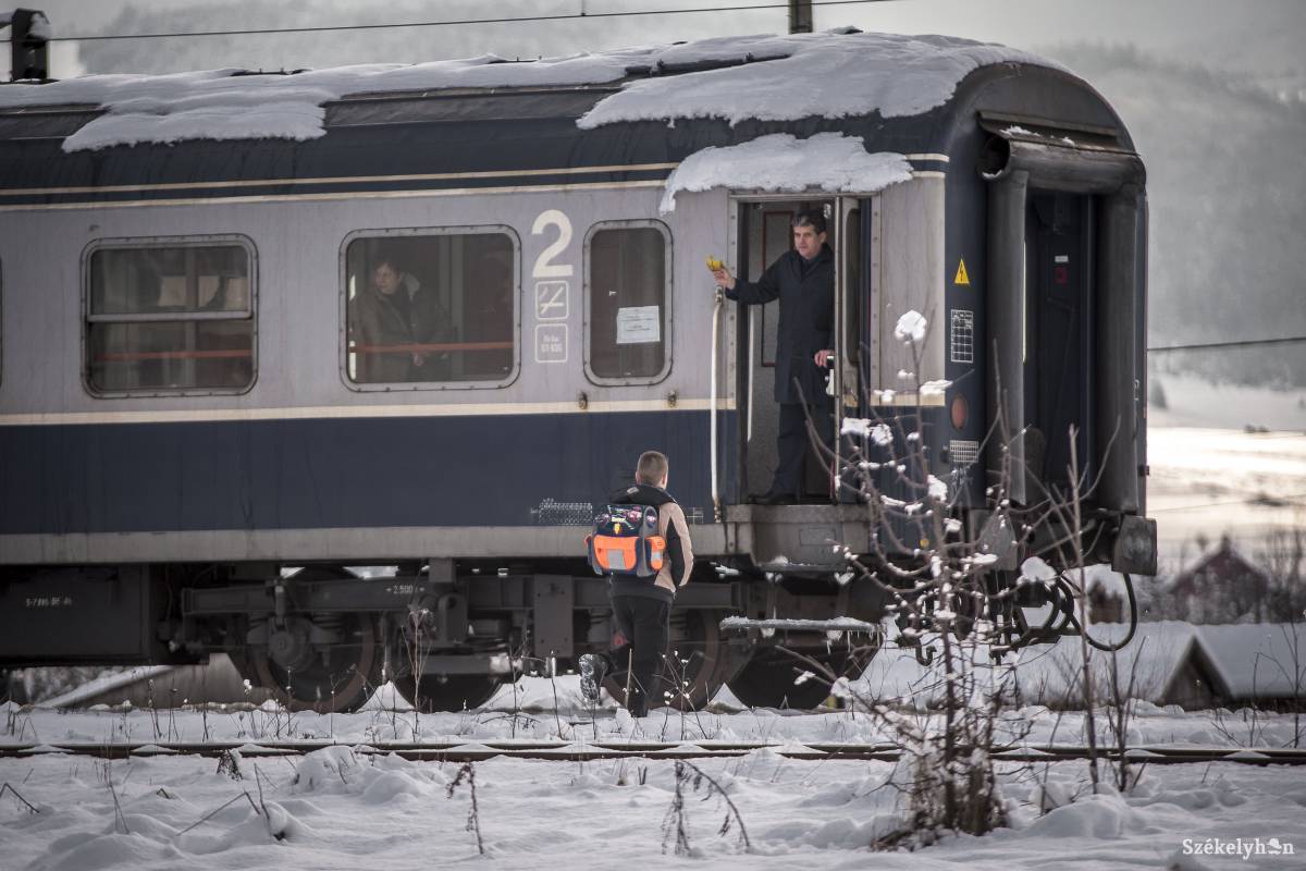 Akadozik a vasúti forgalom az ország nyugati részében a havazás miatt